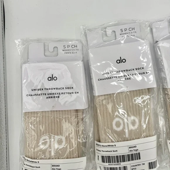 NWT Alo Yoga BUNDLE 4x Unisex Throwback Socks, Bone White 4 Pairs 8 Socks Total